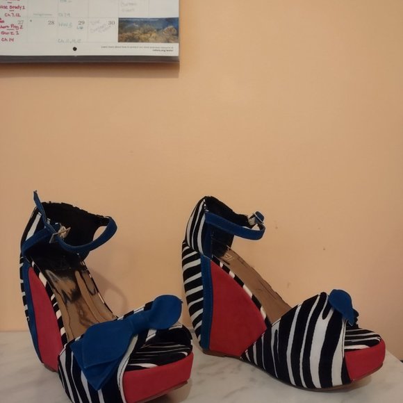 Maker's Zebra Print, Blue & Hot Pink Wedge Platform Sandals Size 9 - Picture 5 of 6